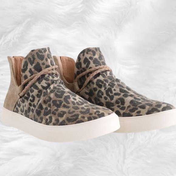 Very G Survivor Leopard Ruched Slip On Sneaker - Picture 2 of 5